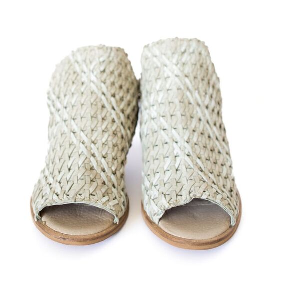 NIB Very Volatile Veronique Peep Toe Shoe in Stone - Picture 5 of 15